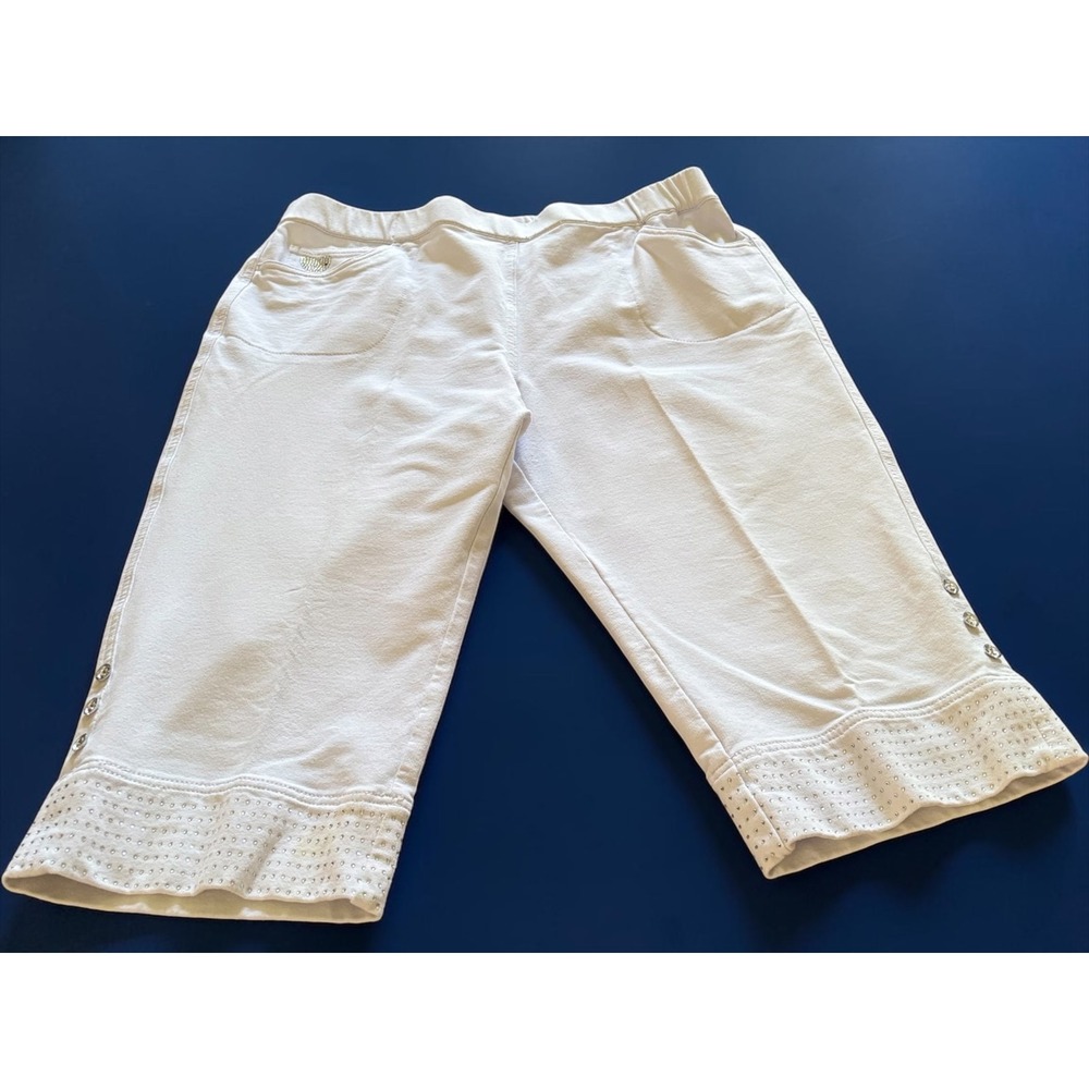 Quacker Factory DreamJeannes White Rhinestone Capri Pants Women's Large EUC - Picture 3 of 8